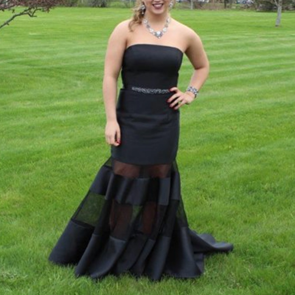 Black satin prom dress 😍😍